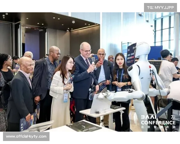 银河通用机器人Galbot亮相苏超决赛,提升现场服务效率